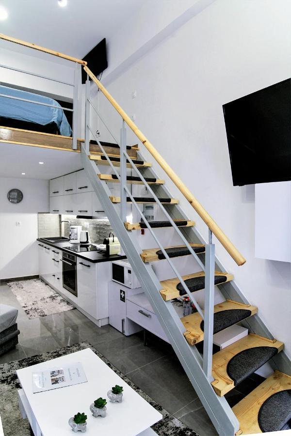 Dimosthenis_Loft1 Athens Luaran gambar